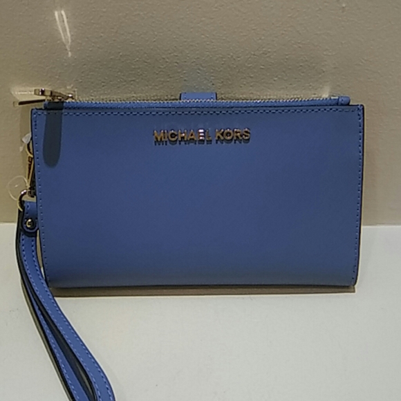 Authentic Michael Kors wristlet - Picture 1 of 6